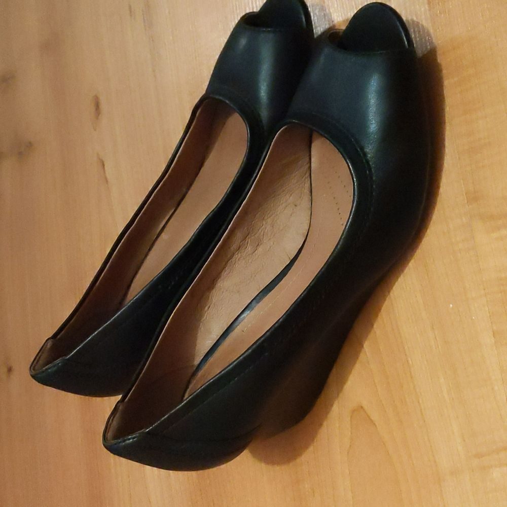 Clarks open toed black wedges